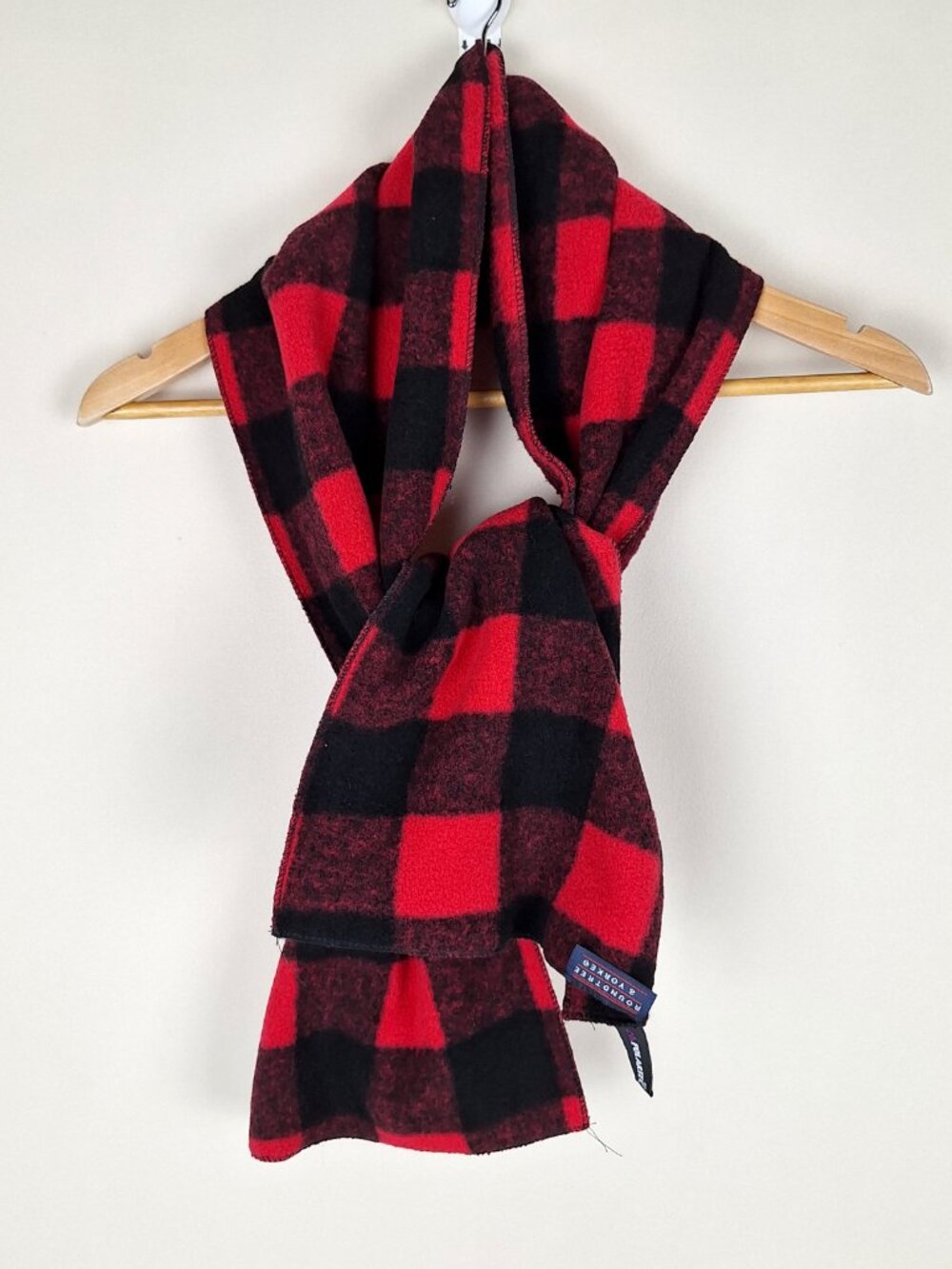 Roundtree & York Mens Buffalo Plaid Scarf. Classic Red Black Size 60 x 11